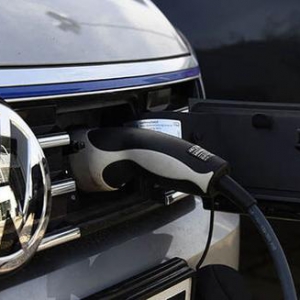 大众已斥资近250亿美元买电池 在中欧量产电动车