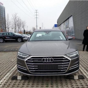 全新一代奥迪A8到店实拍，网友：只是大灯玩的不错