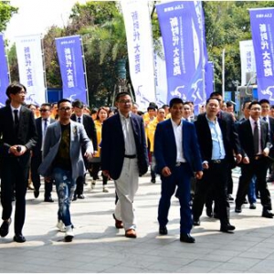 新时代 大奔跑|2018 来斯奥聚众势赋新能，擘画顶墙定制发展新蓝图