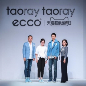 “蓝潮”席卷2018中国国际时装周