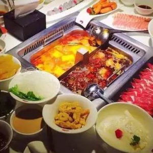 老干妈的酱，海底捞的汤，康师傅的面，文化让它们与众不同