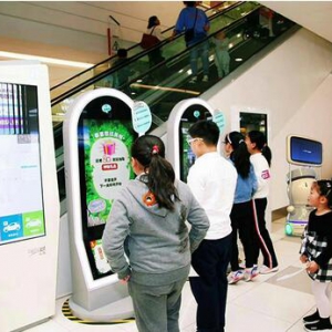 领位机器人好用吗？导引大能解决购物困扰