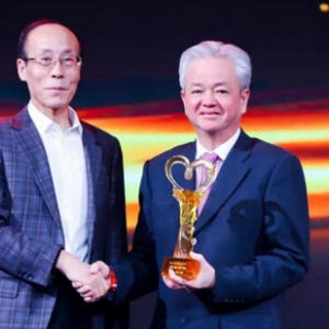 完美公司古润金荣获“中国慈善领袖”荣誉称号