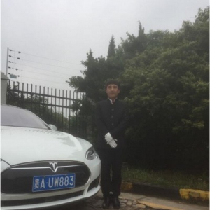 开豪车，月入过万，这位专车司机直逼你的人生巅峰！