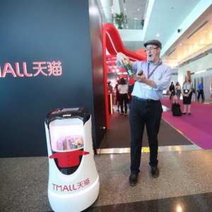 “想喝一杯吗？”撩拨你的不是小哥哥，而是天猫机器人waiter