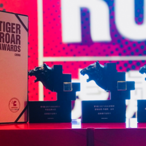 温暖有招，招行信用卡斩获虎啸三项大奖