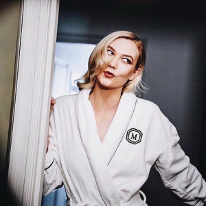 四张照片，证明你和大长腿们住过同一家酒店！