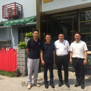 海尔集团执行总裁梁海山一行，莅临麦家品寓考察指导，探讨智慧公寓发展方案