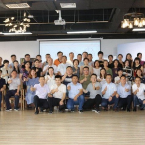 叶峰在济南发表《决战商业模式》主题演讲