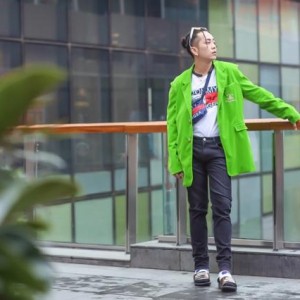 《中国新说唱》梁老师T.$ong身穿“以纯牛仔”演绎skr嘻哈狂潮！