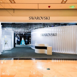 尚品宅配 “轻奢”新品亮相施华洛世奇快闪展