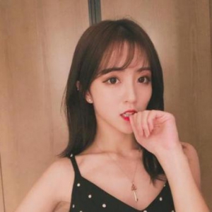 莉哥被C站2次点名，唱歌跑调却越来越红，4000多万粉丝怎么来的？