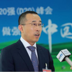 奶业D20峰会召开  卢敏放：帮奶农种好草、养好牛、产好奶