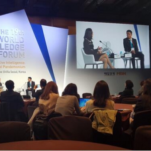 世界知识论坛在首尔举行 鲜生活CEO肖欣发表演讲