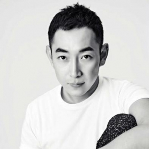 大表姐御用化妆师何磊现身欧菲姿发布会，大秀高定化妆技能