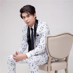 虎牙巅峰全明星战，曹操大表哥终成荣耀王者