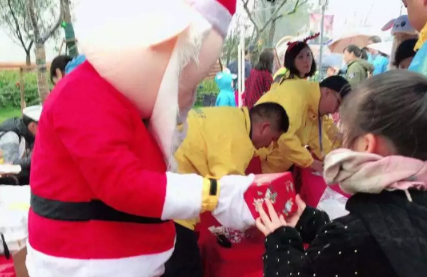 梦幻冰雪秘境狂欢 上海世茂精灵之城主题乐园演绎圣诞别样精彩-焦点中国网