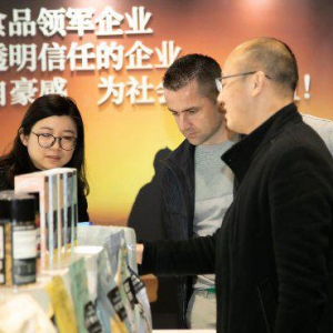 荷兰专家团来访疯狂小狗，科技力加持宠物食品升级