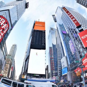 镜片行业领先品牌 明月镜片登顶全球五大地标建筑