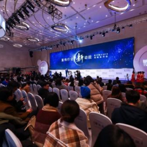 明月镜片发布防蓝光Pro镜片，双重防护缺一不可