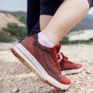 春季出游 老人如何避免旅途变“囧途