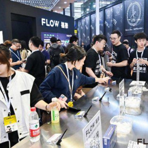 FLOW 福禄 深圳电子烟展新成果首秀，四款新口味烟弹，一次吞吐，三种体验