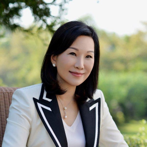 香江集团翟美卿：青年人要敢闯敢试更要诚信