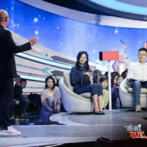 恋爱多久适合结婚？明月镜片联合《非诚勿扰》展开现场教学