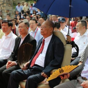 纪念爱国善举，圆明园举办曾宪梓博士雕像揭幕仪式