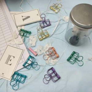 抖音网红镂空长尾夹爆红原因：时尚+潮流