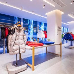 波司登亮剑，百亿成绩单背后的护城河