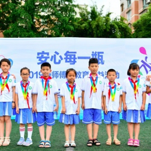 都江堰首迎水教育，康师傅“安心每一瓶”深入人心