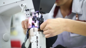 奥康：用匠心鞋品铸就红色军魂