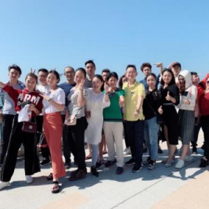 轻妃，一个在逆风中飞扬的年轻品牌，正在重新定义新消费！