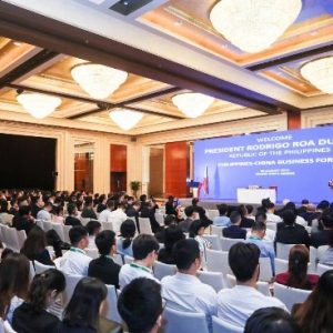 钜成集团董事长薛成标应邀出席菲律宾总统杜特尔特独家见面活动