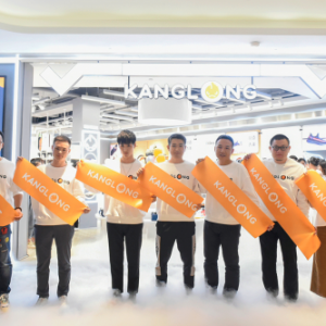 康龙首家快闪店亮相杭州，董又霖空降出任“一日店长”