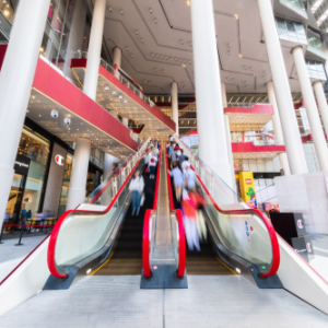 上海世茂广场一周岁了，魔都潮流枢纽携手Molly喜迎国庆