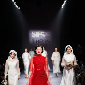 东方美学 惊艳世界 —— 荷言旗袍亮相2020上海时装周