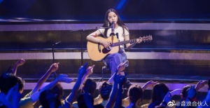 《音浪合伙人》欧阳娜娜屡上热搜，歌声甜美大受欢迎