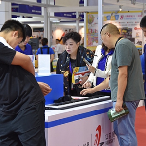 华芯康以工匠精神打造中国便携式电钢琴品牌