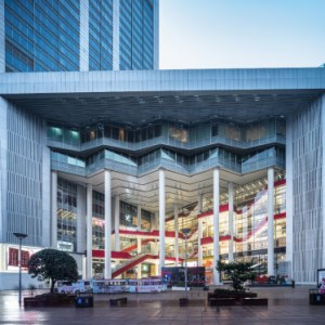 璀璨亮灯！上海世茂广场携手兰蔻点亮圣诞奇妙欢乐季