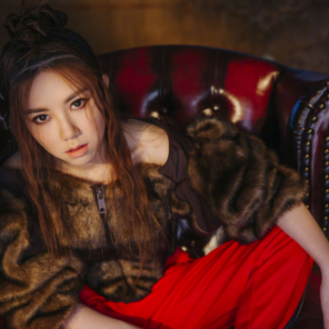 铁肺小天后”邓紫棋，居然翻牌最具争议的TA？