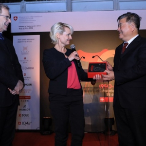 百年瑞士军刀品牌Victorinox维氏献礼中瑞建交70周年