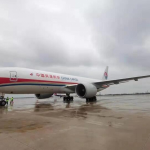大年初二 东航全货机海外急运316万只口罩直飞武汉