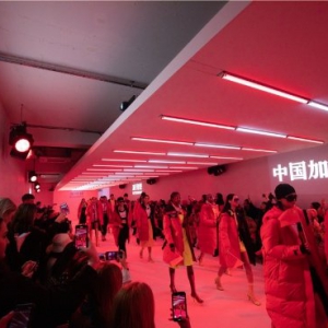 中国时尚为中国加油：波司登三亿捐赠后，惊艳伦敦时装周
