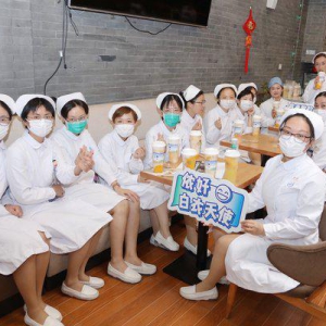 索迪斯携手喜茶致敬白衣天使、慰问抗疫英雄