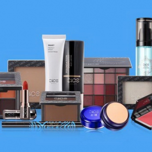 丝绨 x 瑞丽 爱心公益活动，致敬最美逆行者！