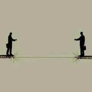 云掌黄金珠宝：把困难踩在脚下