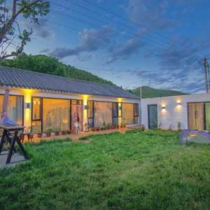 周末出游带狗不愁!这几家度假民宿，观光遛狗、轰趴烧烤一站满足!