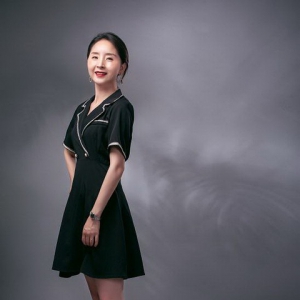 百年人寿司庆功勋人物专访–王娟